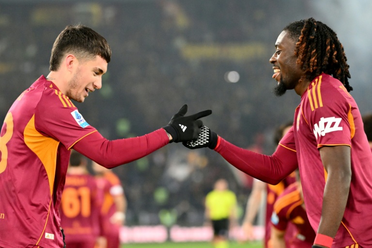 Roma vence Sassuolo e sobe para 3º no Campeonato Italiano