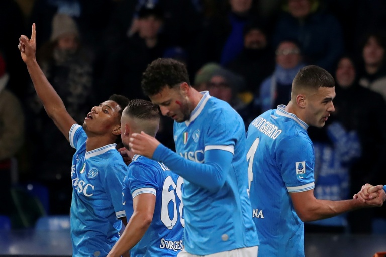 Com dois gols de David Neres, Napoli vence Atalanta (3-1) e lidera Serie A