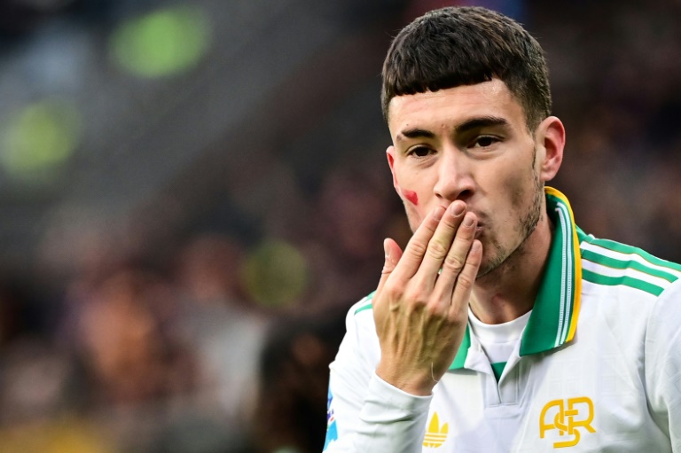 Roma vence Cremonese (3-1) e assume liderança provisória do Italiano