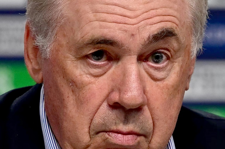 Uma defesa sólida ajuda a 'fazer a diferença', diz Ancelotti