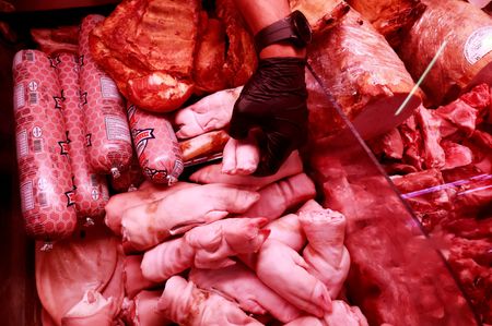 Reino Unido vai reter carne suína fresca e produtos espanhóis em meio a surto de peste suína africana