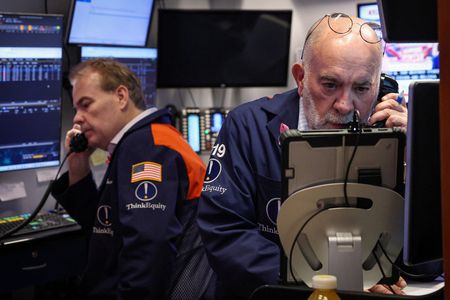 Wall Street recua enquanto investidores aguardam discurso do presidente do Fed