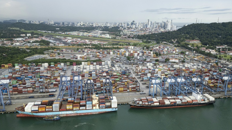 Panamá negocia com dinamarquesa Maersk operação de portos do canal