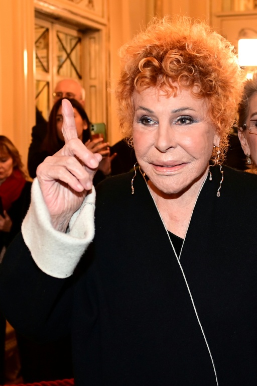 Morre aos 91 anos Ornella Vanoni, diva da canção popular italiana