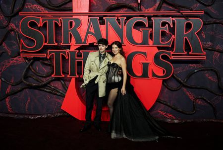 Netflix se despede de "Stranger Things" com passeios de bicicleta e campanha de produtos