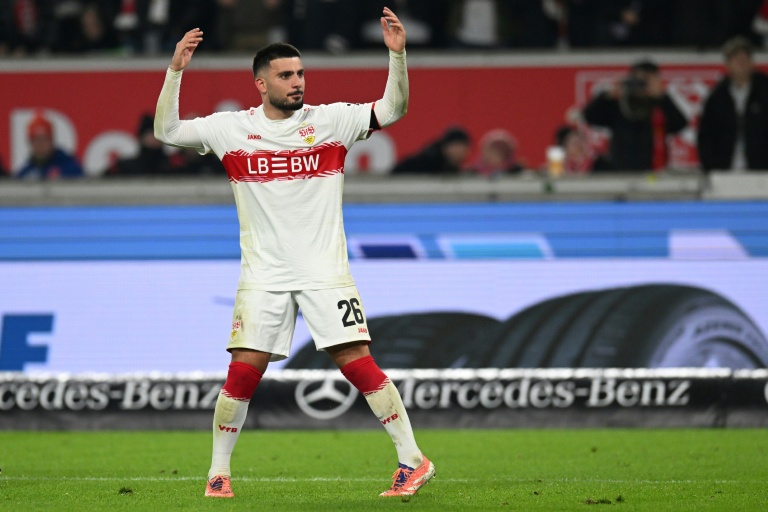 Stuttgart vence Mönchengladbach e entra de vez na luta por vaga na Champions