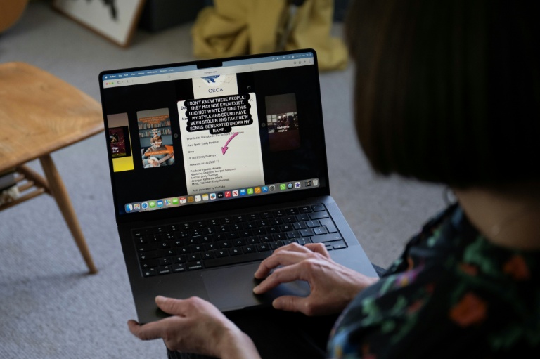 Músicas criadas por IA se infiltram no repertório de artistas reais sem autorização