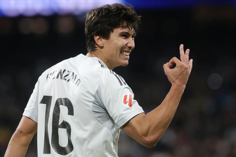 Com hat-trick de Gonzalo, Real Madrid goleia Betis e se mantém no ritmo do Barça