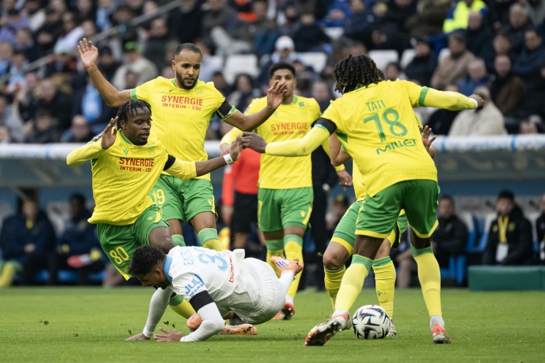 Olympique de Marselha termina com 9 jogadores e perde em casa para o Nantes (2-0)