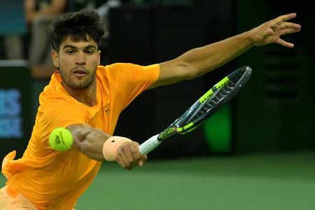 Alcaraz vence e enfrentará Medvedev na semifinal em Indian Wells