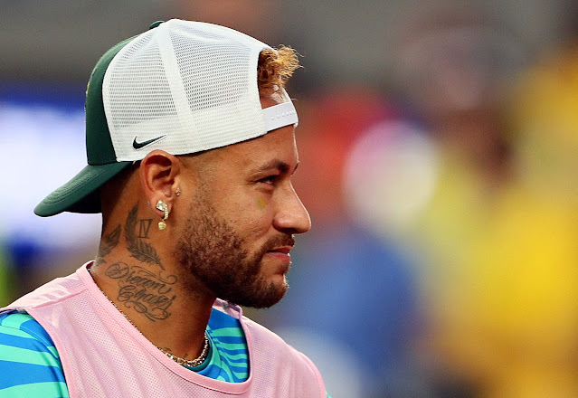 Neymar vai a campo pela primeira vez, mas treina separado