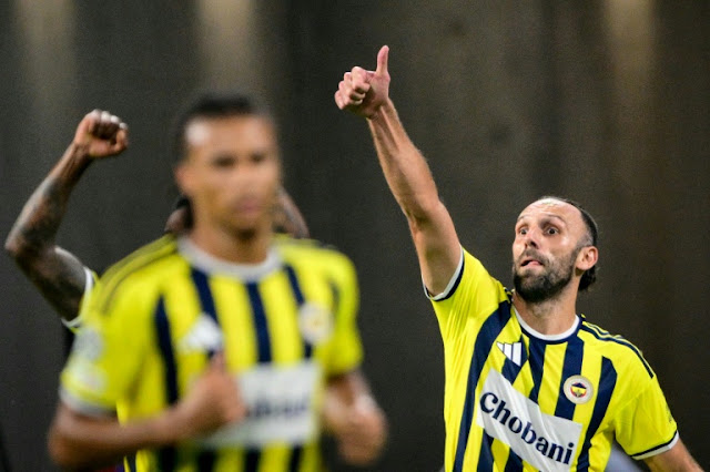 Fenerbahçe elimina Lyon (2-1) e garante vaga na Liga dos Campeões