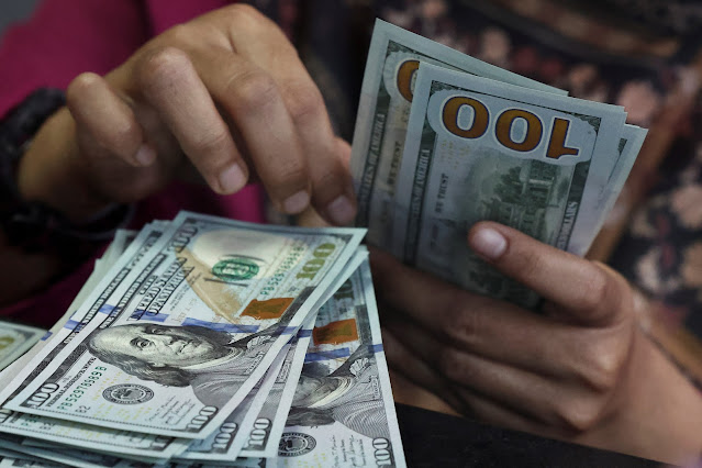 Dólar fecha estável, abaixo dos R$5,00, com esperança de acordo entre EUA e Irã