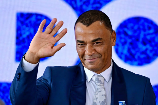 Grupo de ex-jogadores manifesta apoio a Infantino em meio à crise na Fifa