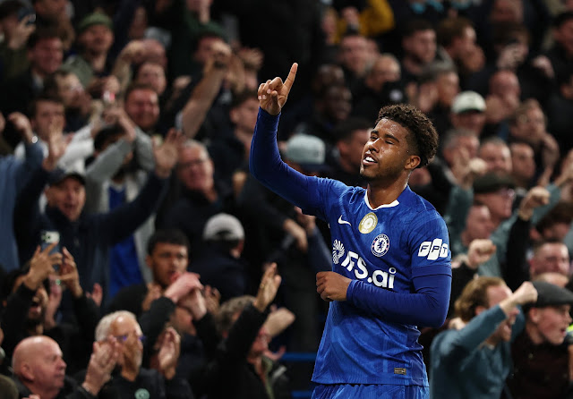 Andrey Santos troca o Chelsea pelo Manchester United