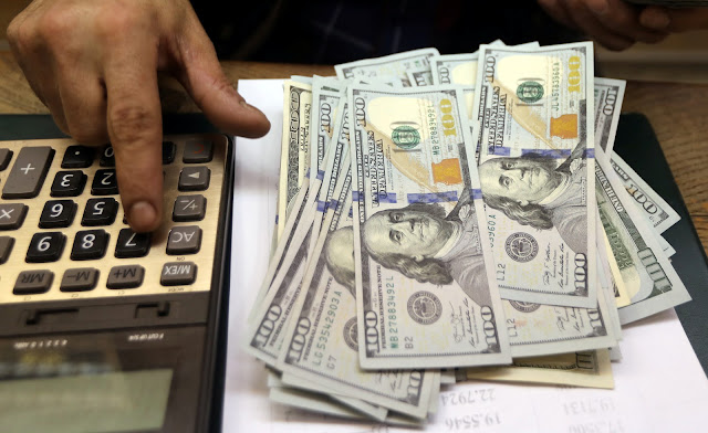 Dólar sobe pela quarta sessão seguida e acumula alta de 2% na semana
