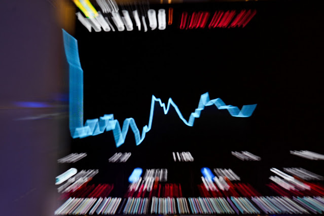 Ibovespa avança com ajustes após série de quedas