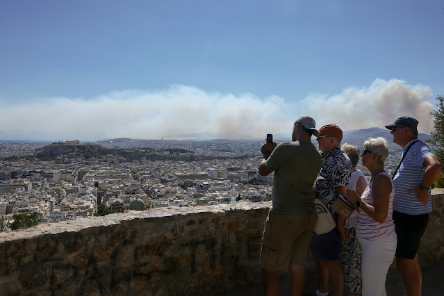 Incêndios florestais diminuem perto de Bordeaux e Madri, enquanto Grécia enfrenta novos focos