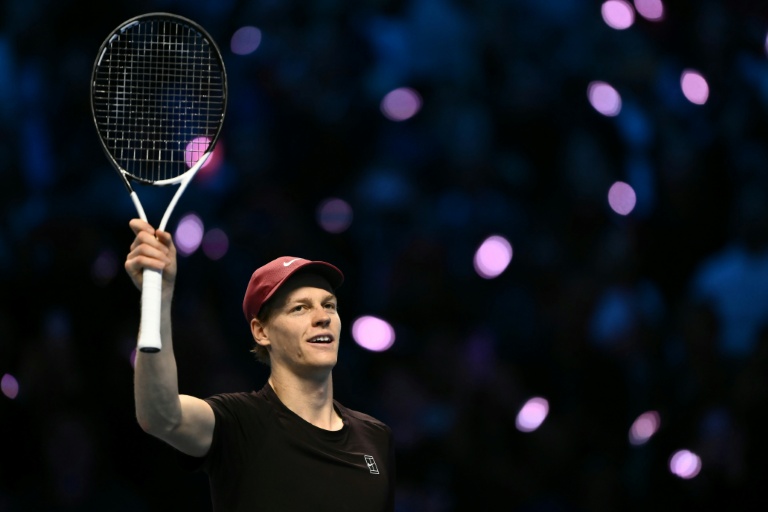 Sinner vence De Minaur e vai à final do ATP Finals