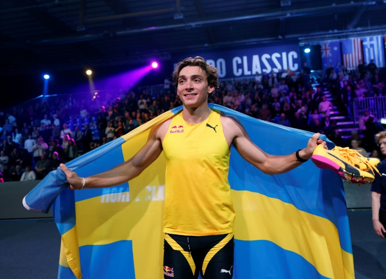 Armand Duplantis bate recorde mundial do salto com vara pela 15ª vez