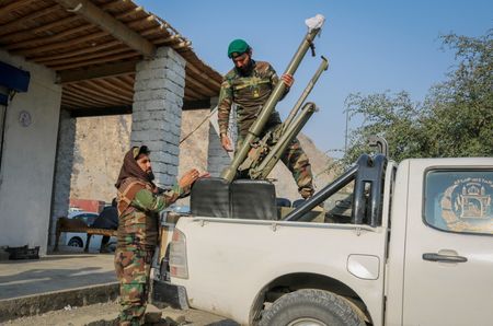 Talibãs afegãos estão abertos a negociar após bombardeios do Paquistão