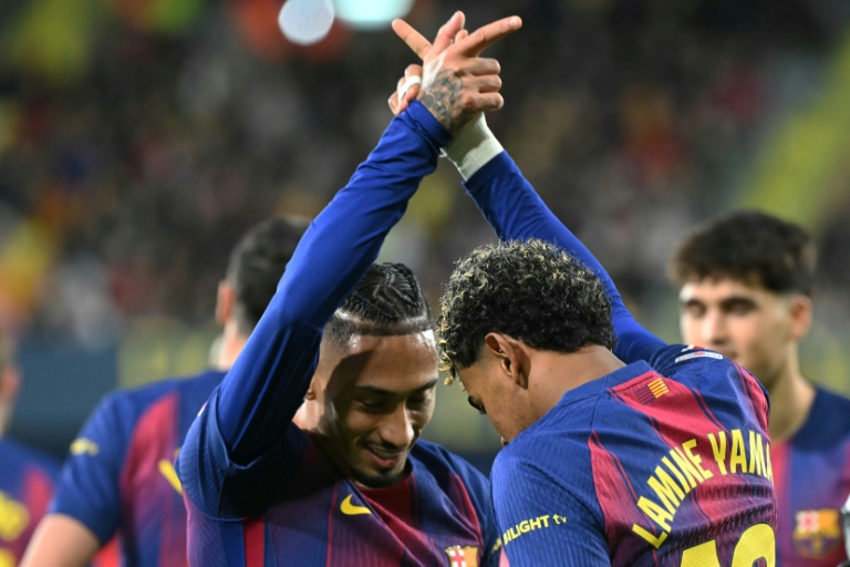 Barça vence Villarreal (2-0) com gols de Raphinha e Yamal e mantém liderança no Espanhol