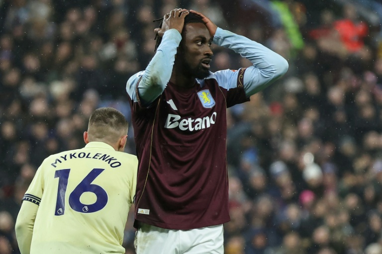 Aston Villa perde em casa para Everton (1-0) e líder Arsenal agradece