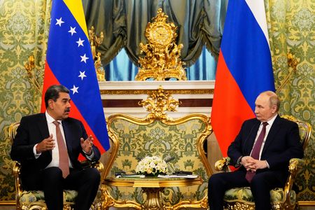 Putin liga para Maduro e Lukashenko se reúne com enviado da Venezuela, enquanto Trump aumenta a pressão