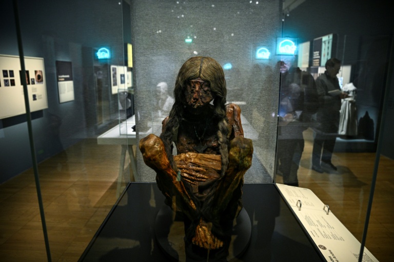 Exposição em Paris sobre múmias mostra várias peças andinas